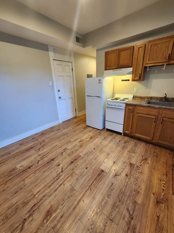 2109 Green St - Photo 3 of 12