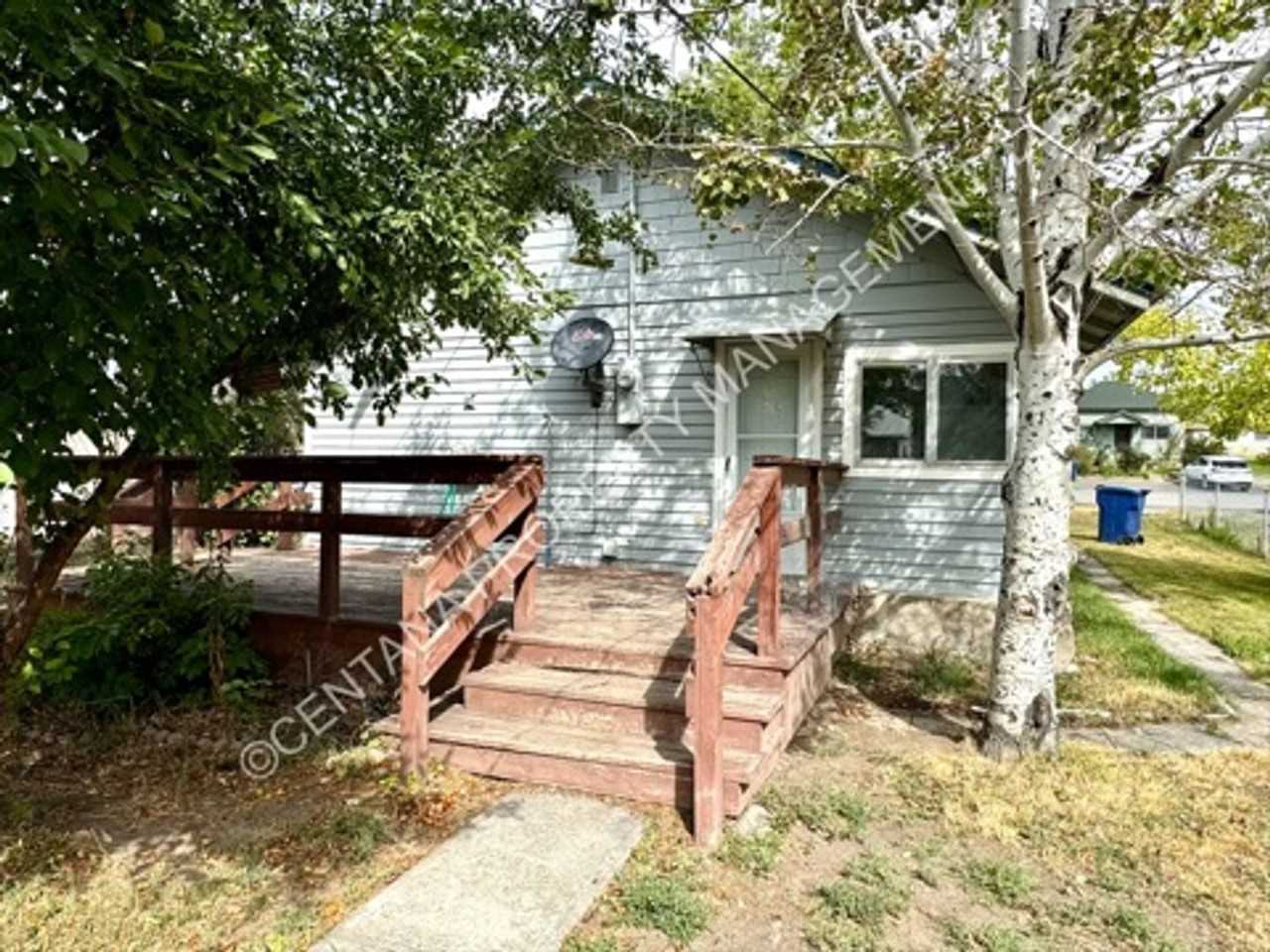 410 1st St W - Photo 3 of 17