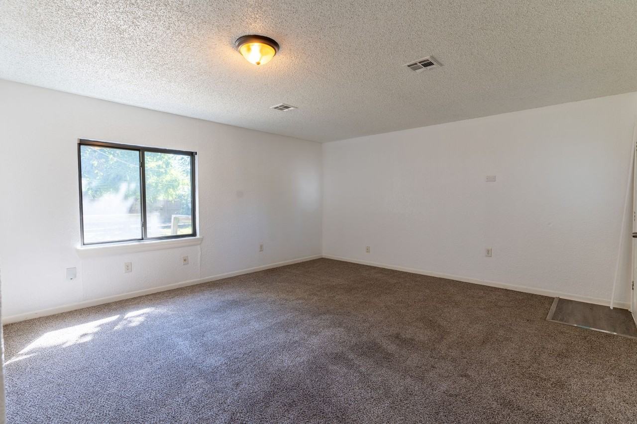 10130 E Ollie Ave - Photo 5 of 19