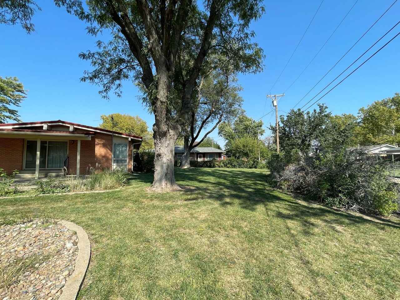 1013 Lenox Ave - Photo 3 of 31