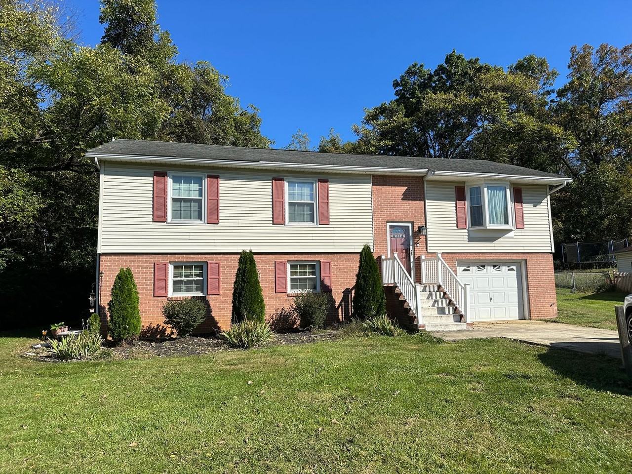 106 Upshur Dr - Photo 2 of 20