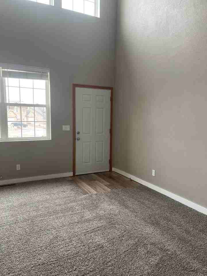318 Bellows Ct - Photo 2 of 25