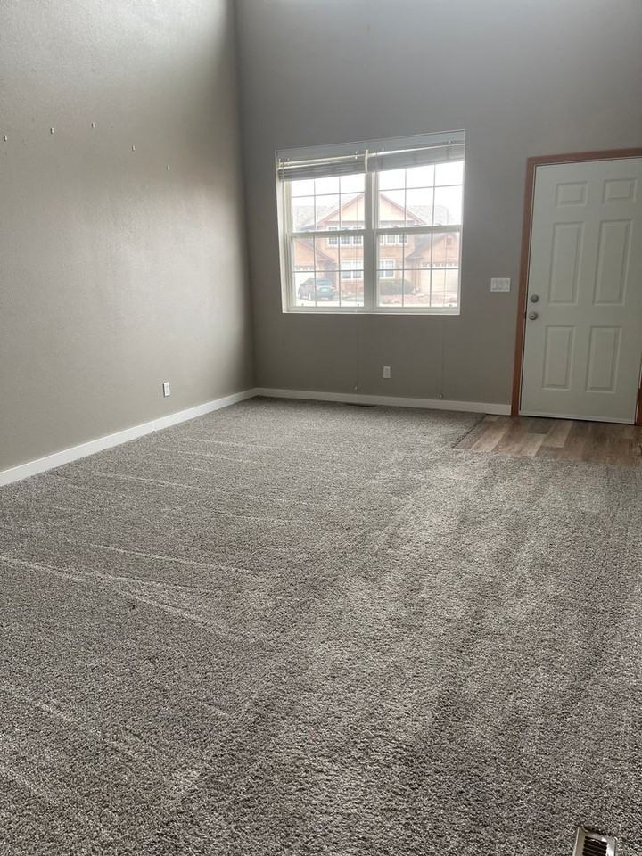 318 Bellows Ct - Photo 3 of 25