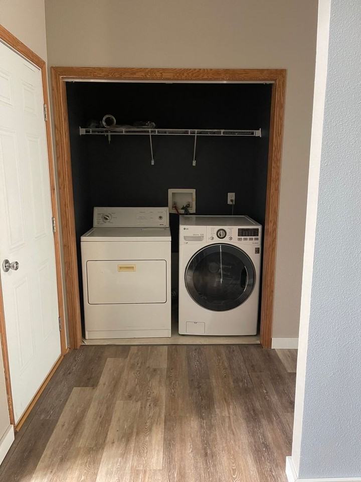 318 Bellows Ct - Photo 7 of 25