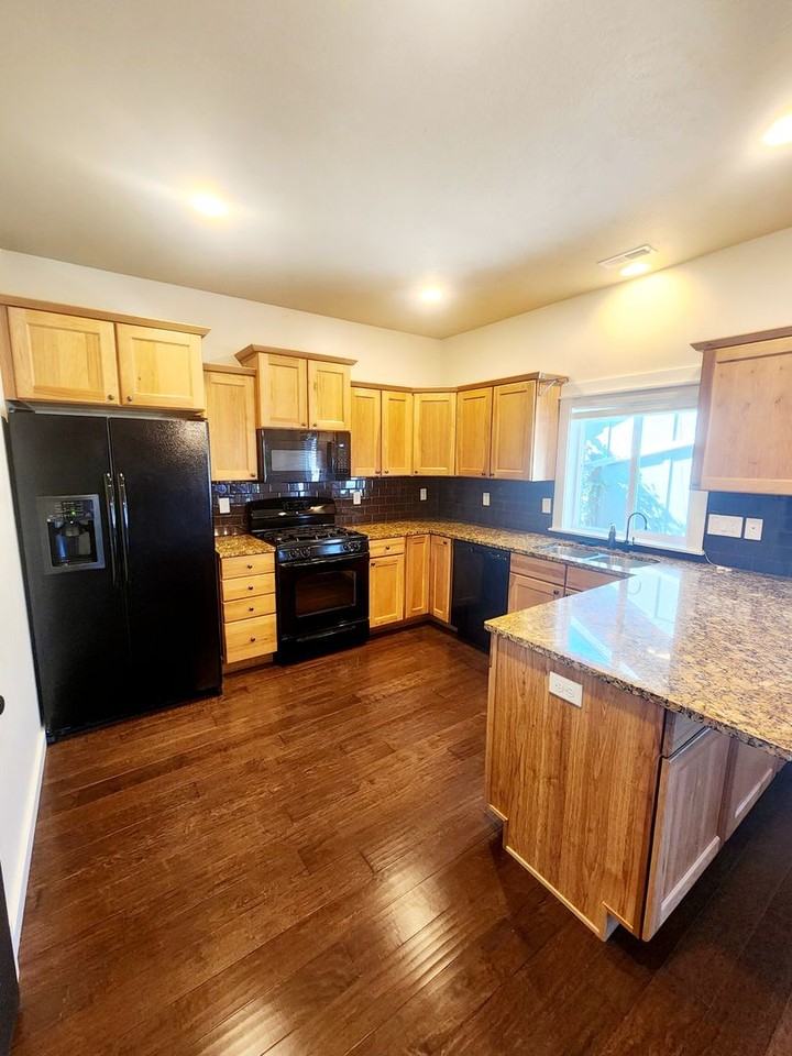 101 Stone Fly Dr - Photo 4 of 37