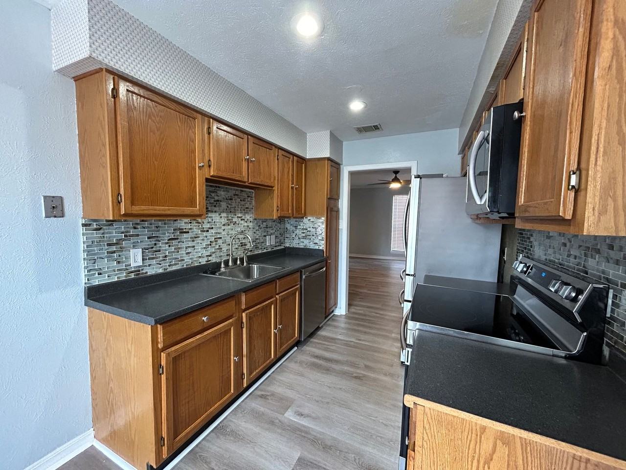 2500 Centenary Blvd - Photo 4 of 15