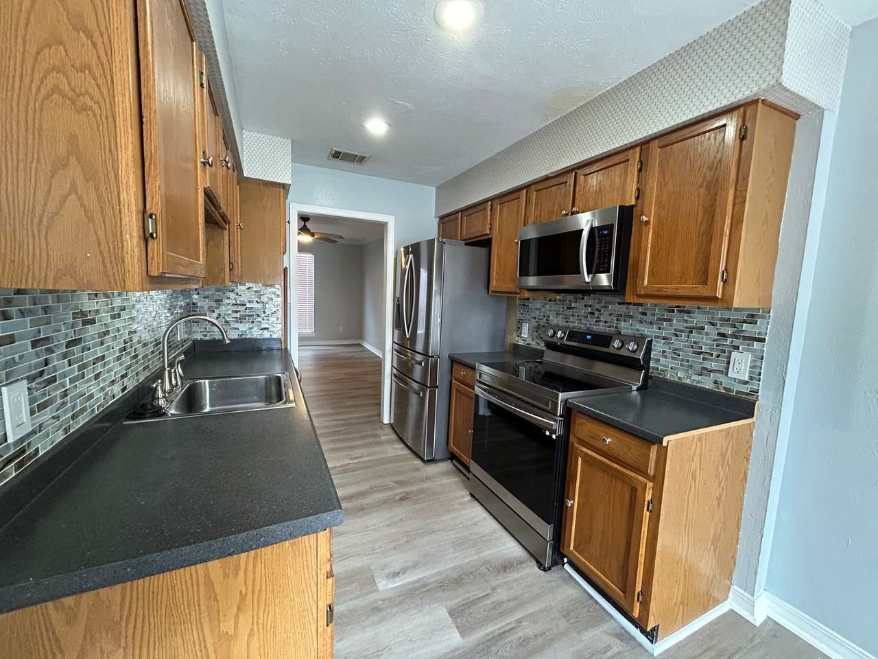 2500 Centenary Blvd - Photo 5 of 15