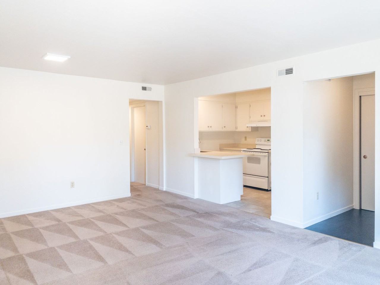 51 Essex Street - Photo 2 of 22