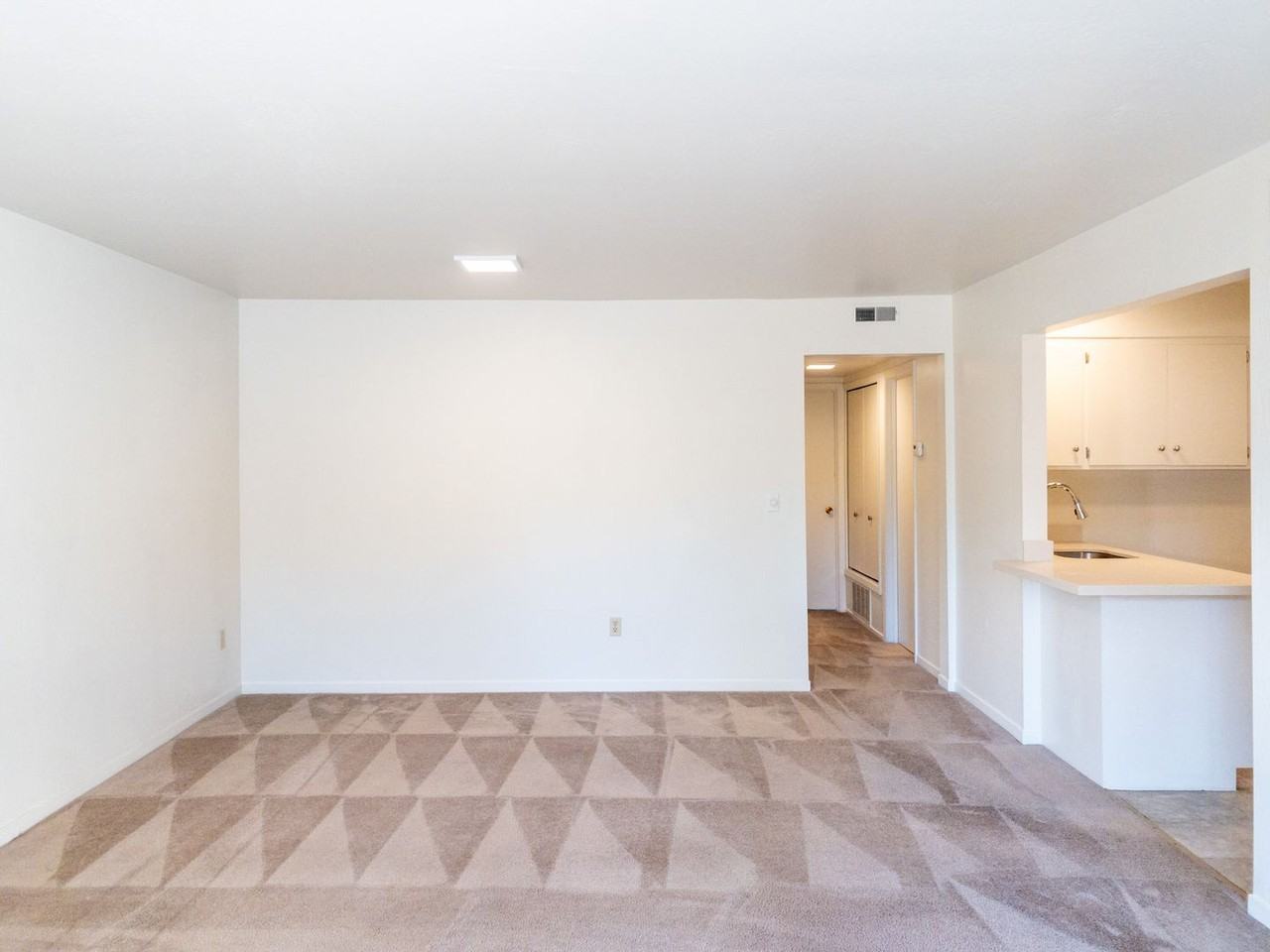 51 Essex Street - Photo 3 of 22