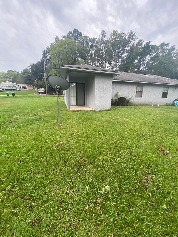 1330 Fuller Rd - Photo 3 of 12
