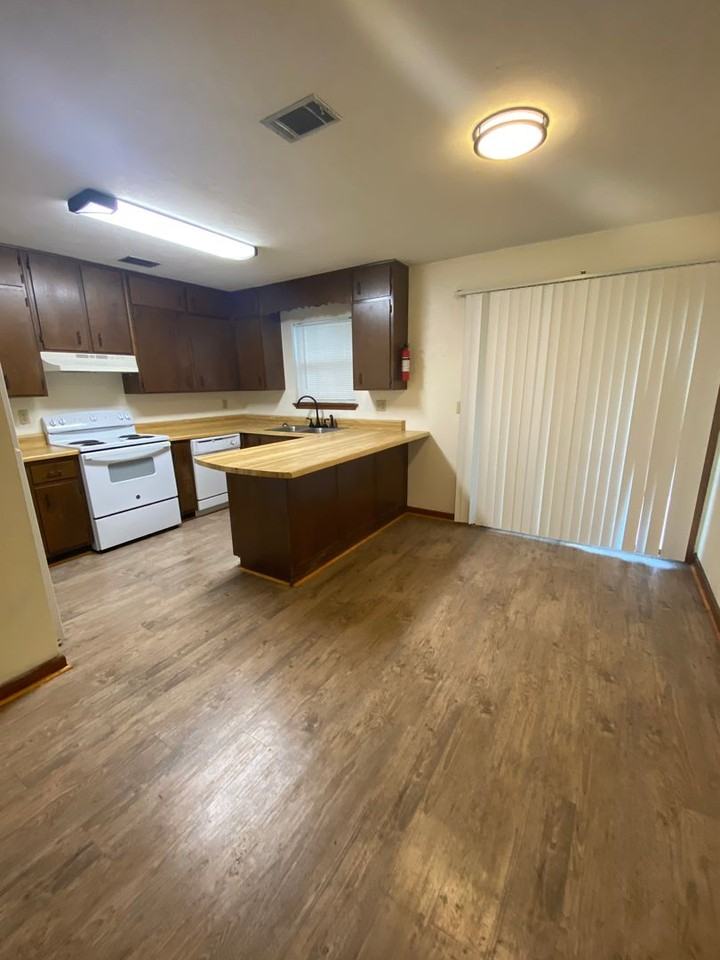 1330 Fuller Rd - Photo 5 of 12