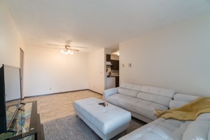 featured image of 203 W Dolf St