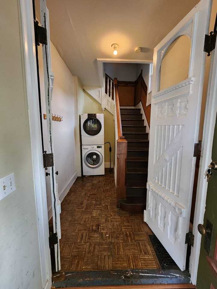 711 E Grove St - Photo 2 of 16