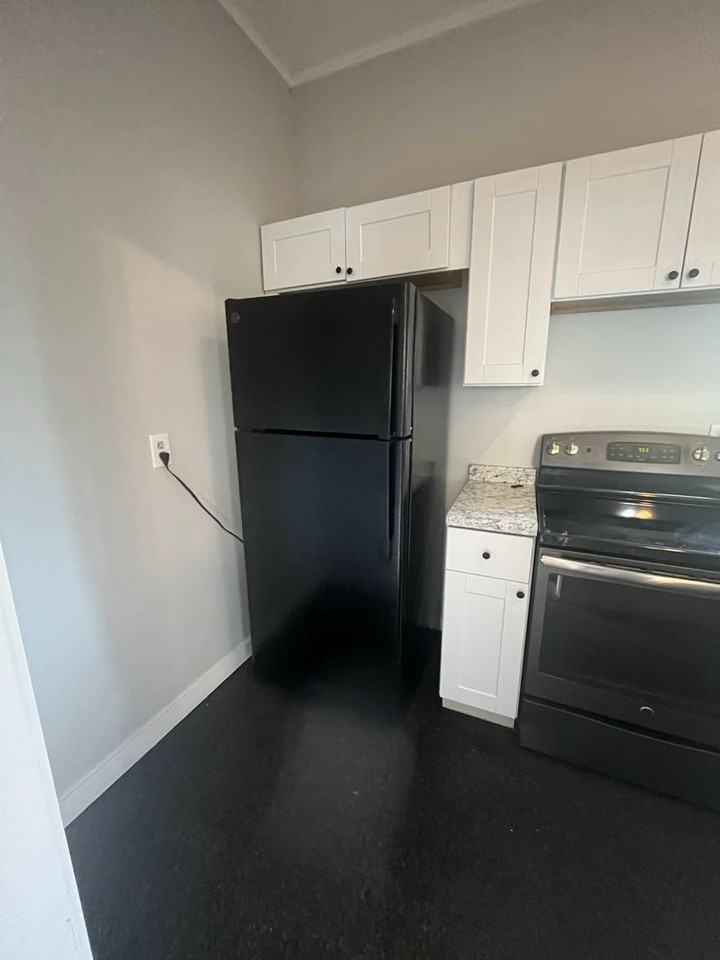 60 Silver St - Photo 3 of 9