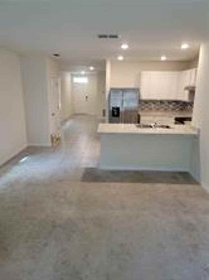 2279 Delhi Pl - Photo 3 of 11