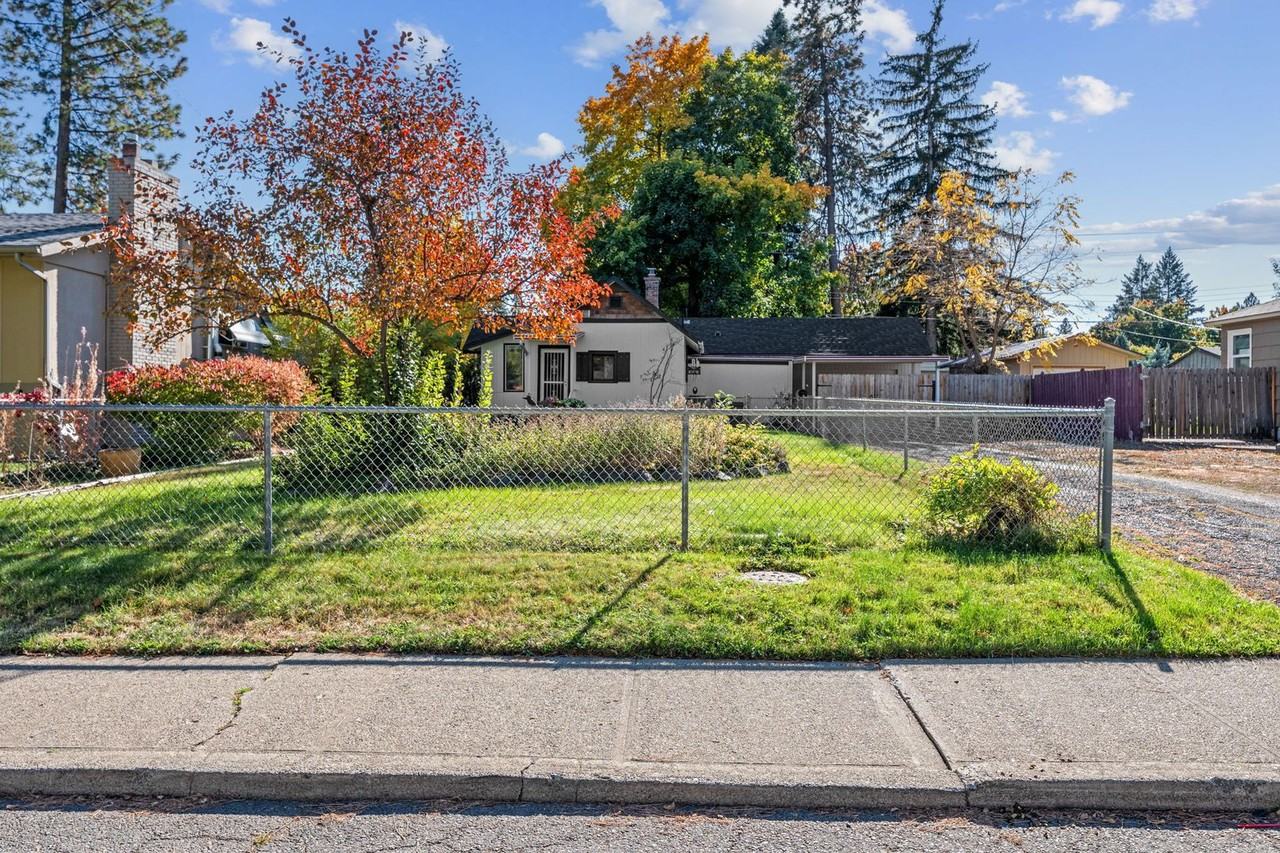 103 West 32nd Avenue - Photo 5 of 30