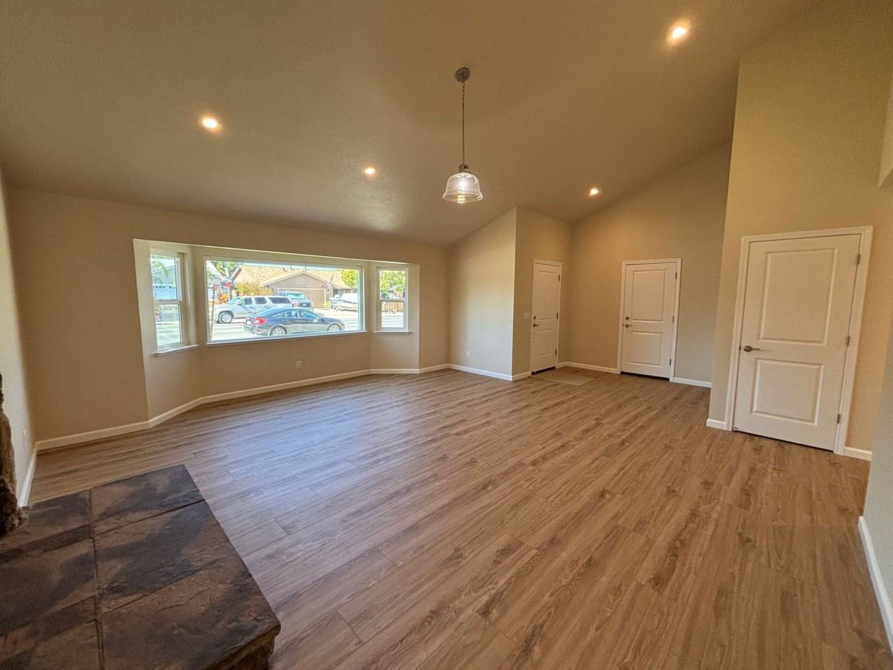 631 Clearview Dr - Photo 5 of 19