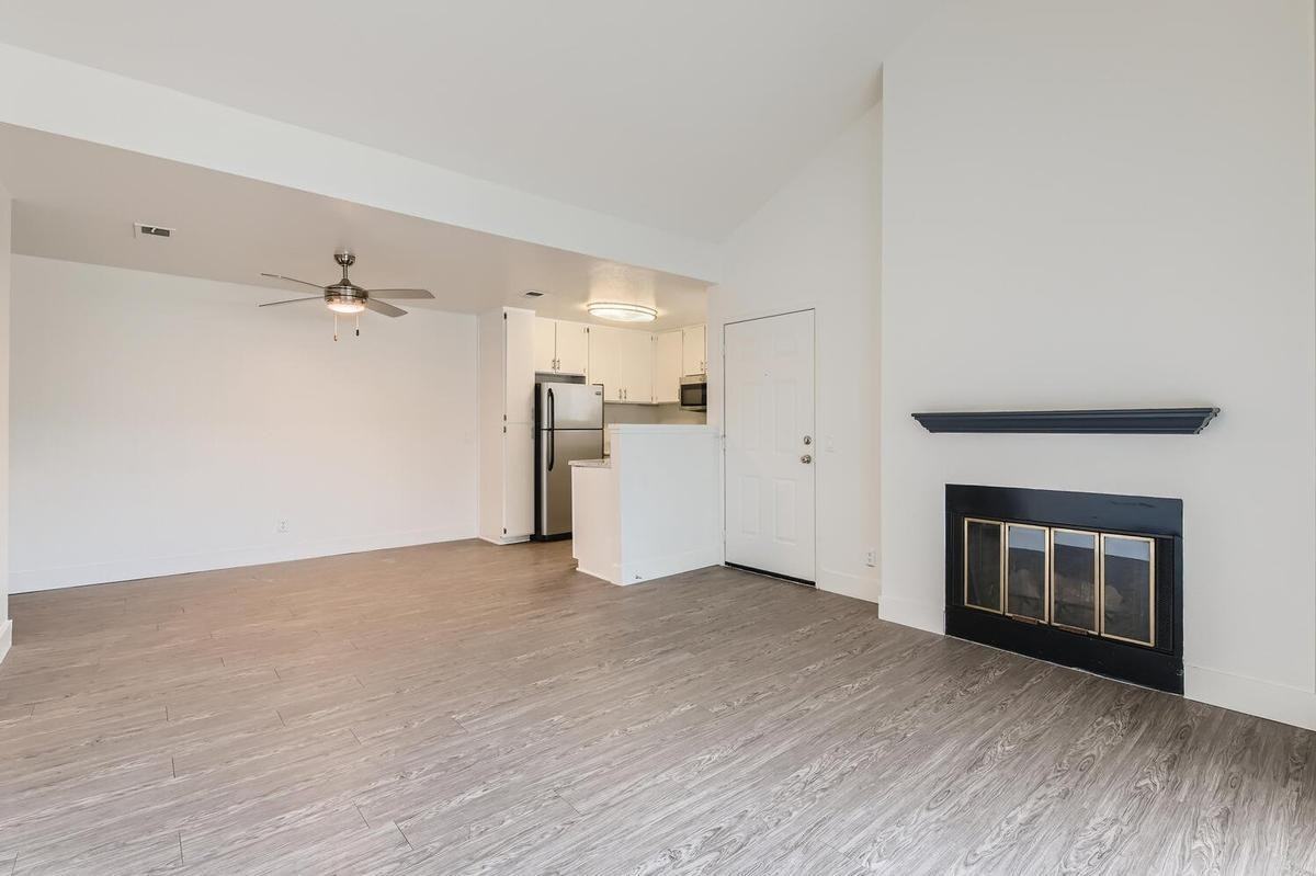 910 W Phillips St - Photo 5 of 13