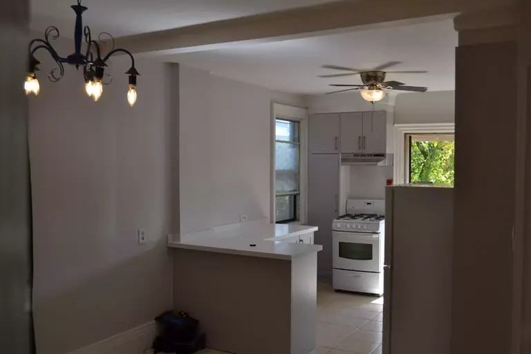 1089 St Clair Ave W #2 - Photo 3 of 20