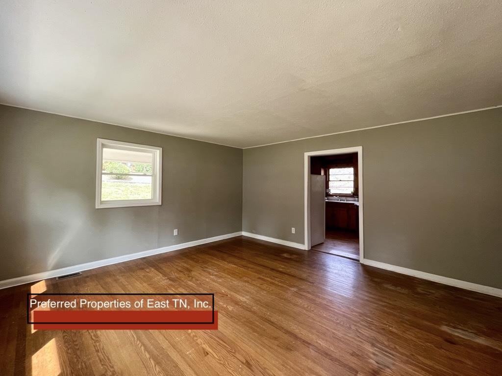 101 Driftwood Cir - Photo 3 of 12
