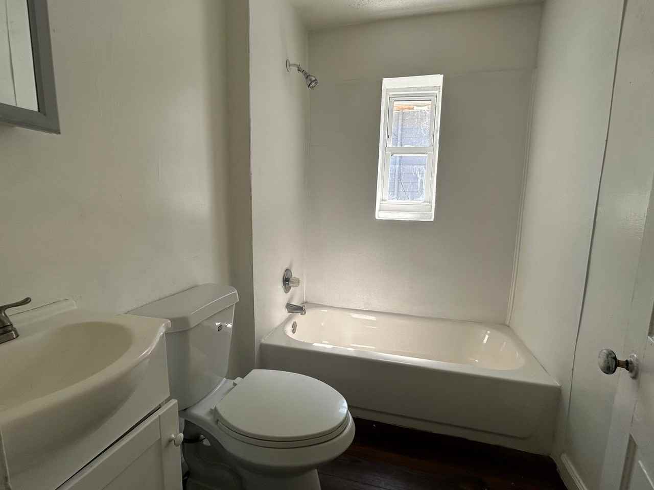 855 Steffen Ave #3 - Photo 3 of 12