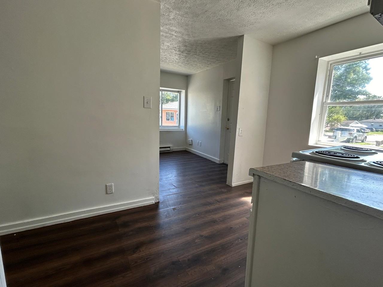 855 Steffen Ave #3 - Photo 5 of 12