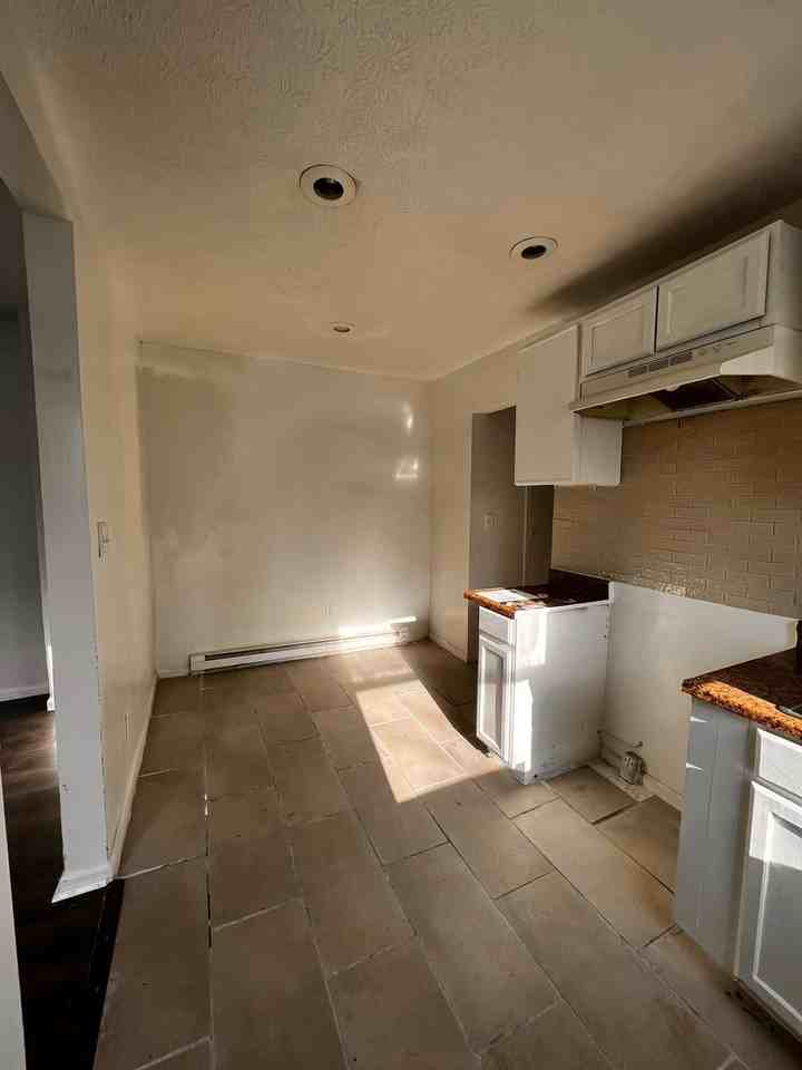 855 Steffen Ave #3 - Photo 2 of 12