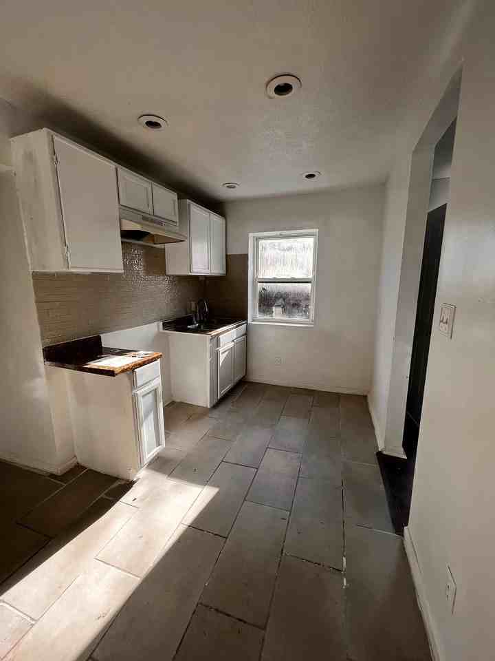 855 Steffen Ave #3 - Photo 4 of 12