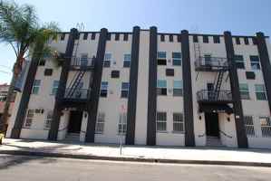 featured image of 1645 1641, 1645 N Alexandria Ave