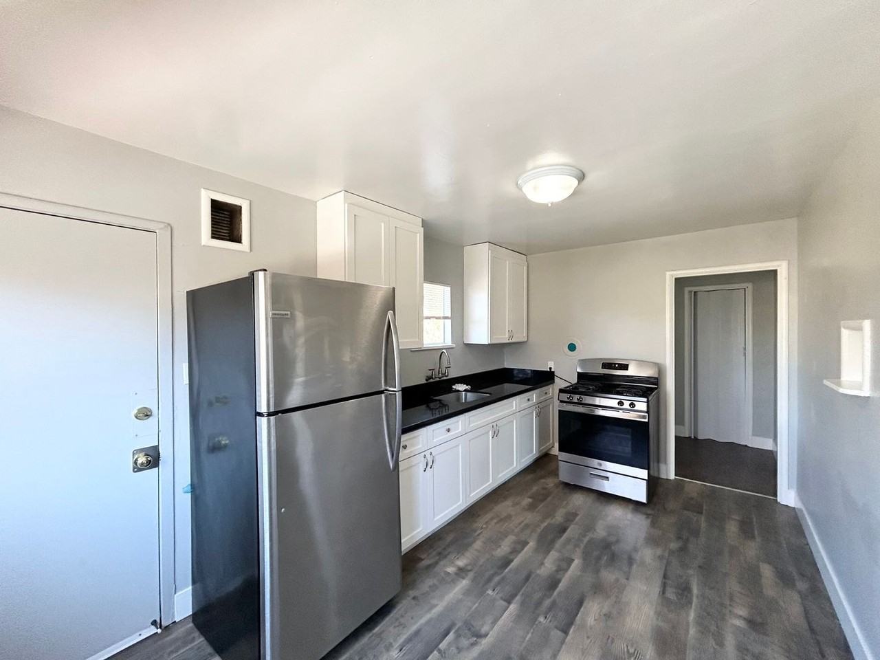 2335 7th Street - Photo 3 of 7