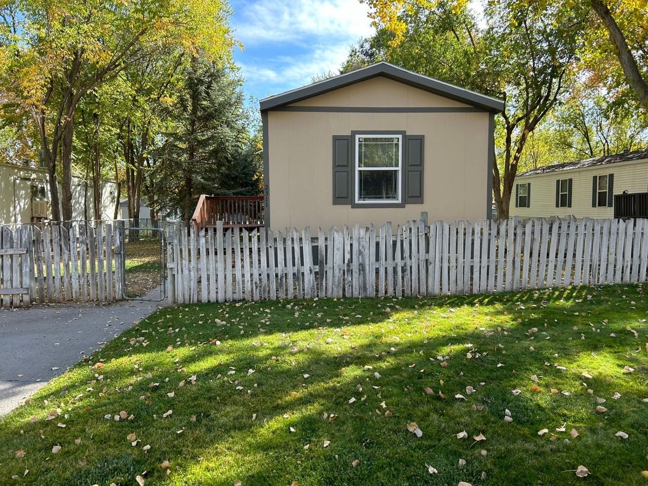 2311 Sapphire Dr - Photo 2 of 50