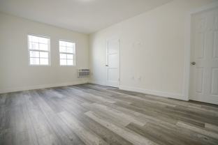 Mansfield 727 - Photo 1 of 1