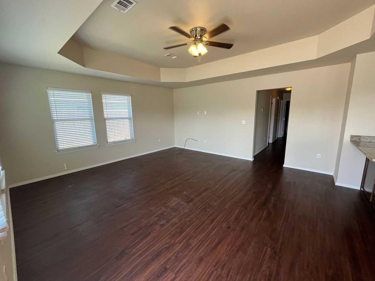 918 Westgate Ave - Photo 2 of 11