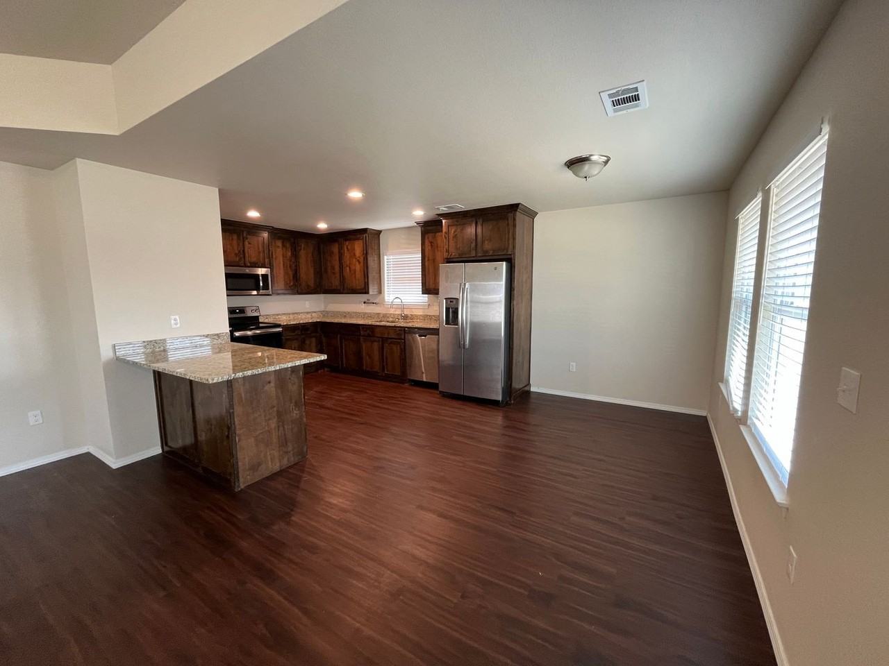 918 Westgate Ave - Photo 3 of 11