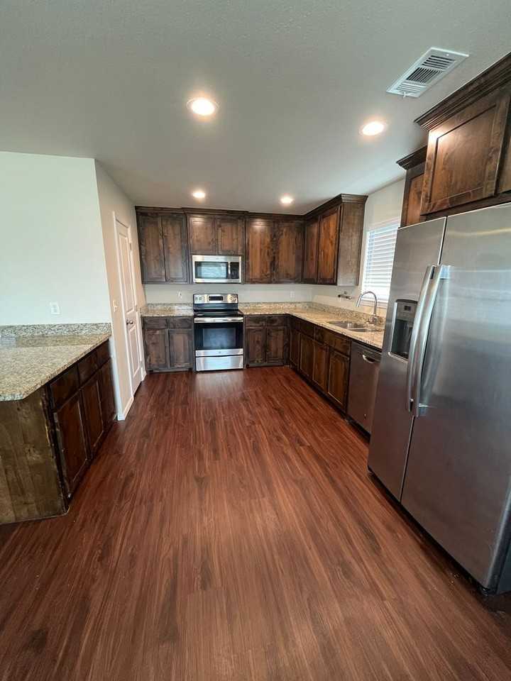 918 Westgate Ave - Photo 4 of 11