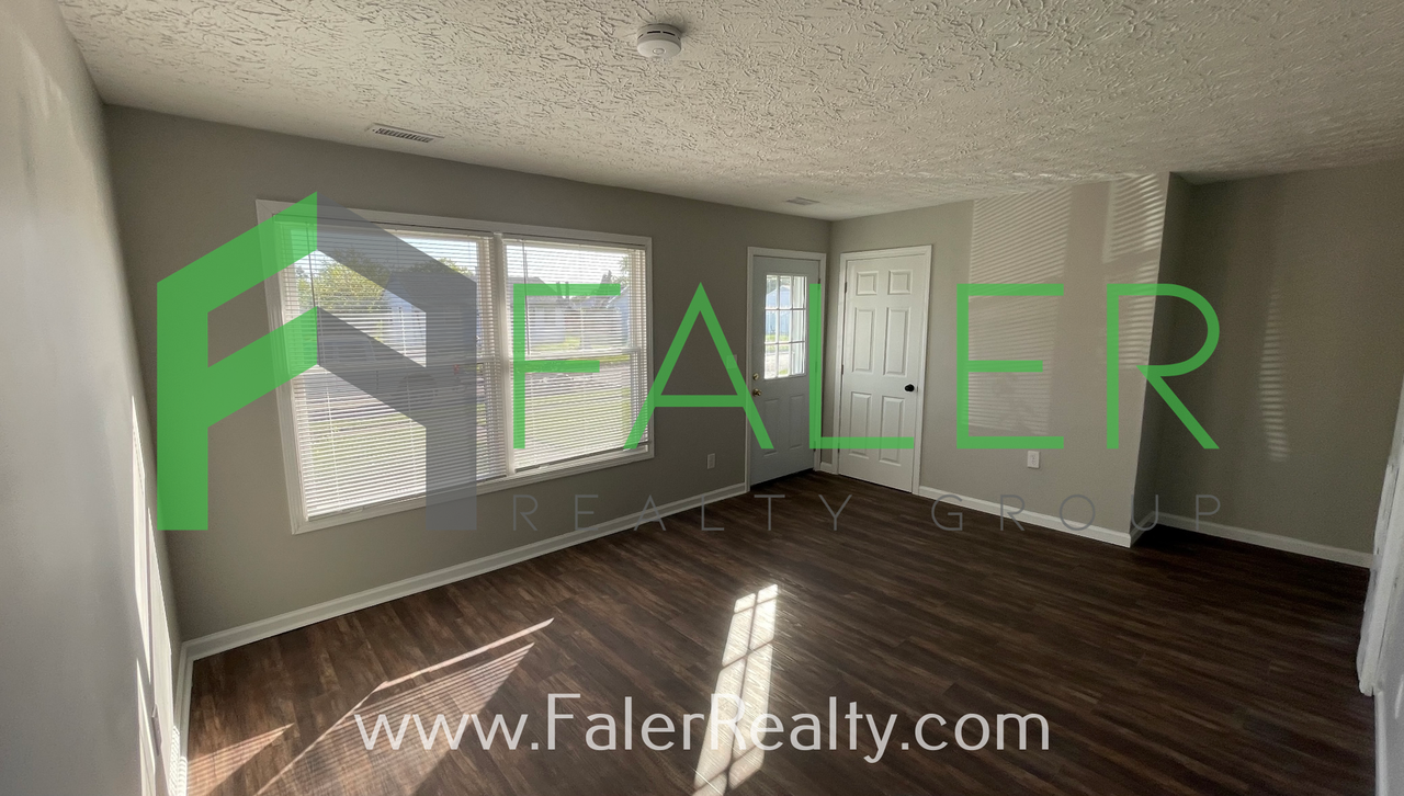 149 Diana Ln N - Photo 3 of 17