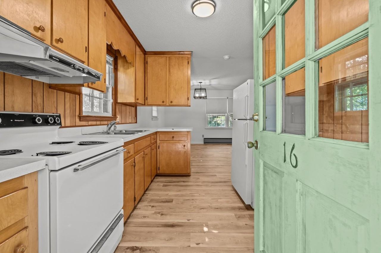 16 Parkwood Cir - Photo 2 of 33