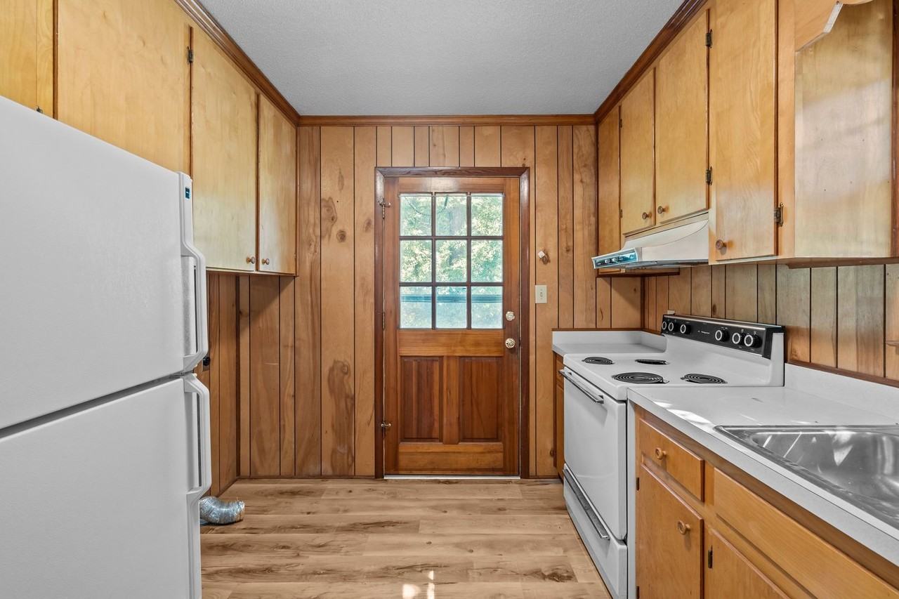 16 Parkwood Cir - Photo 6 of 33