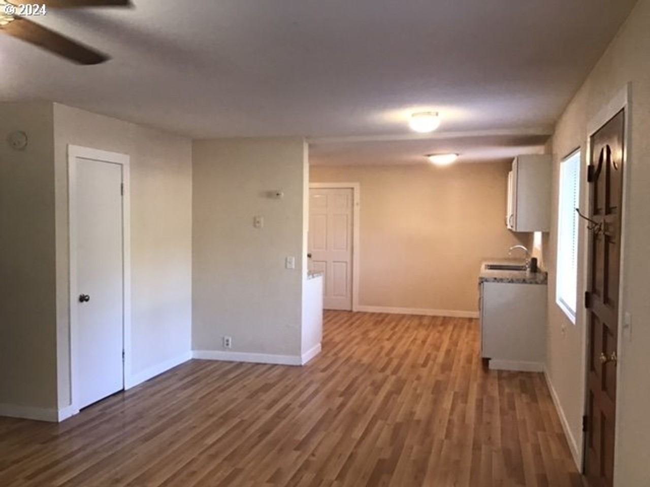 613 Irving Dr - Photo 4 of 8