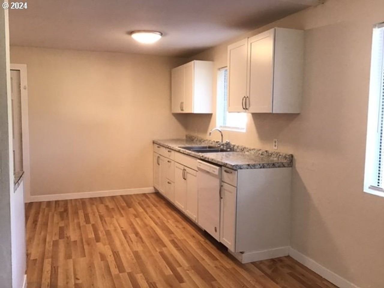 613 Irving Dr - Photo 5 of 8