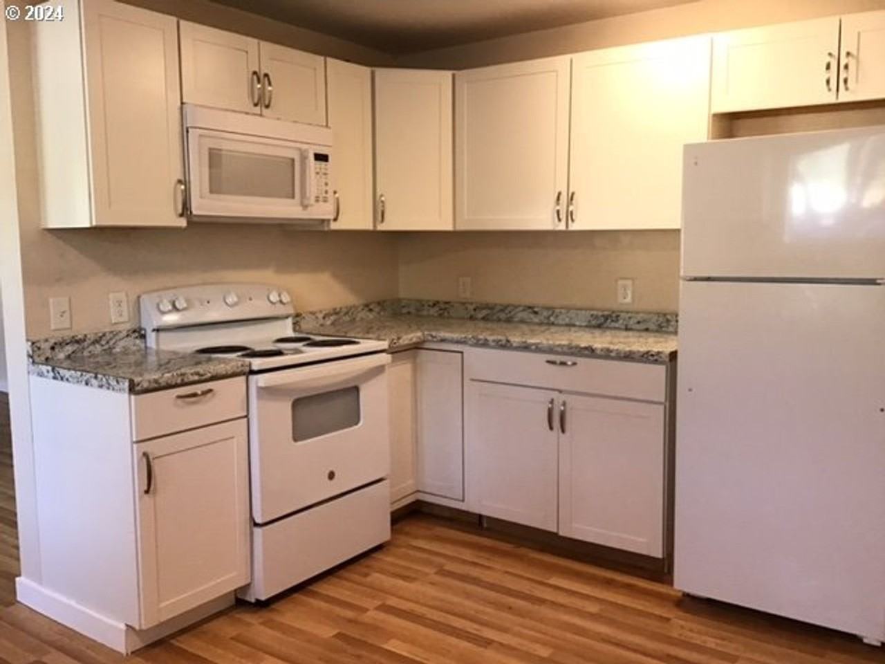 613 Irving Dr - Photo 6 of 8