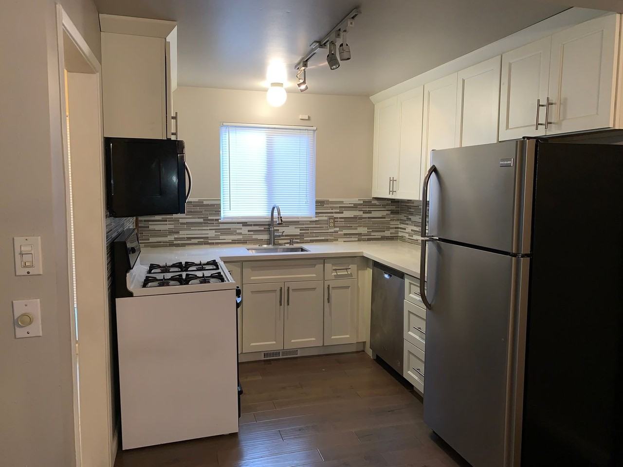 10406 Ne 16th Pl - Photo 2 of 16