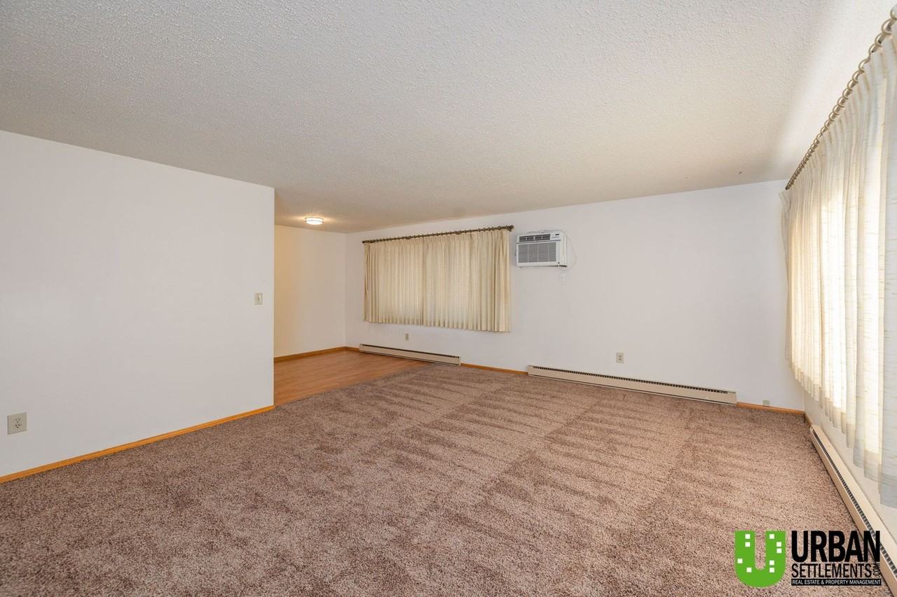 1716 6th St - Photo 3 of 21