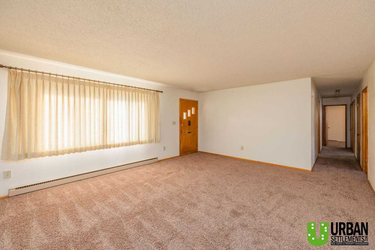 1716 6th St - Photo 4 of 21