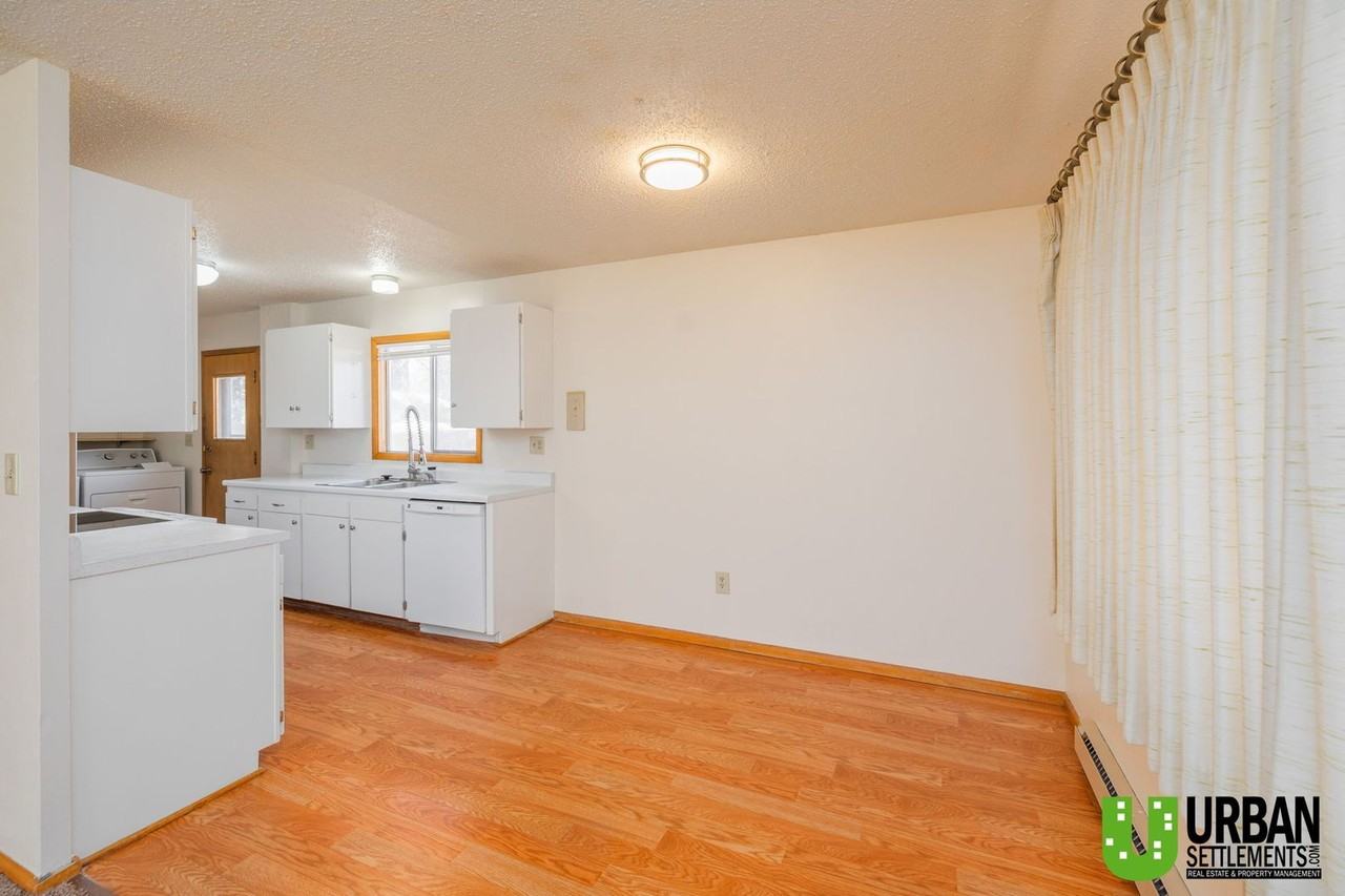 1716 6th St - Photo 5 of 21