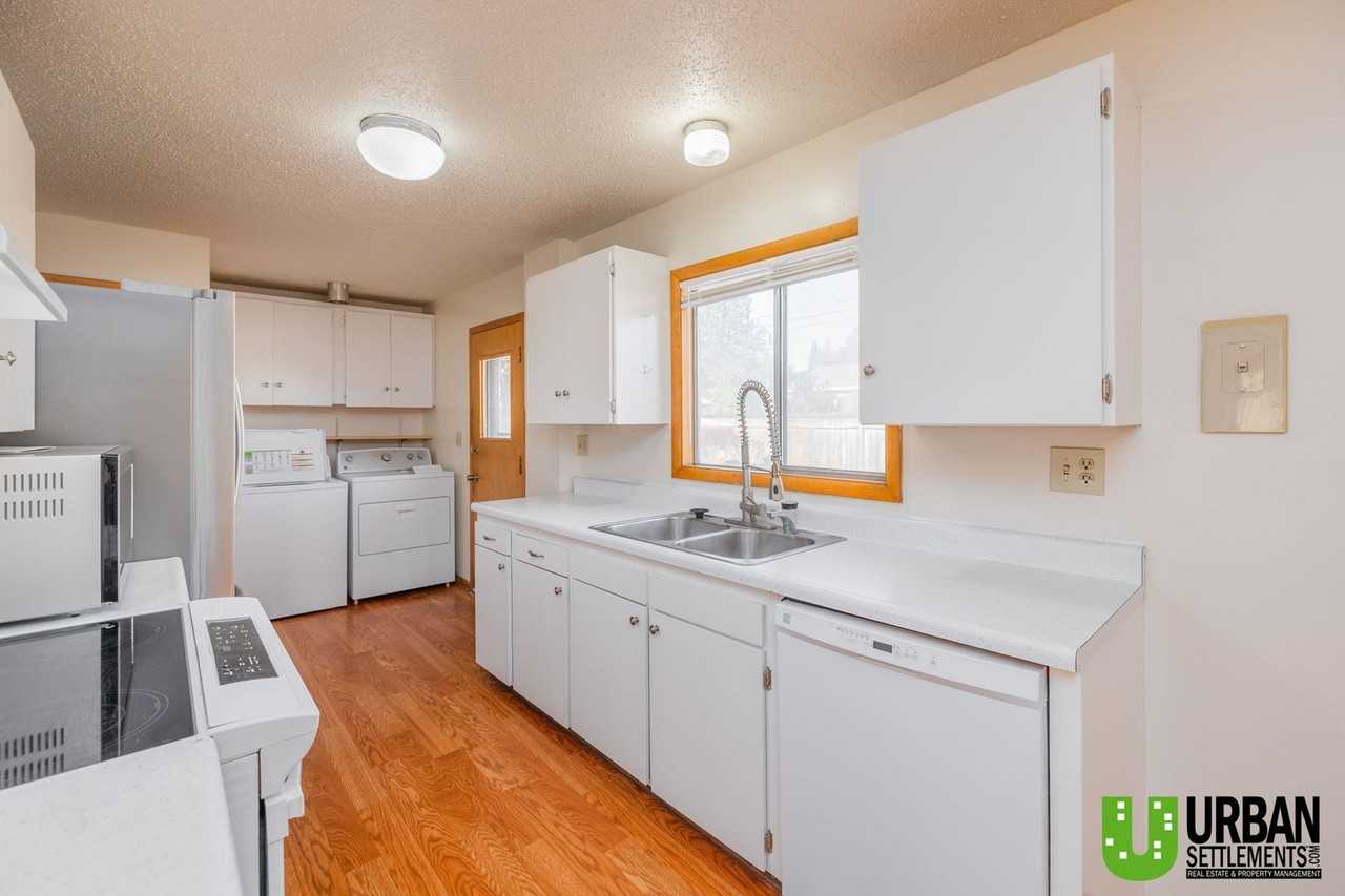 1716 6th St - Photo 7 of 21