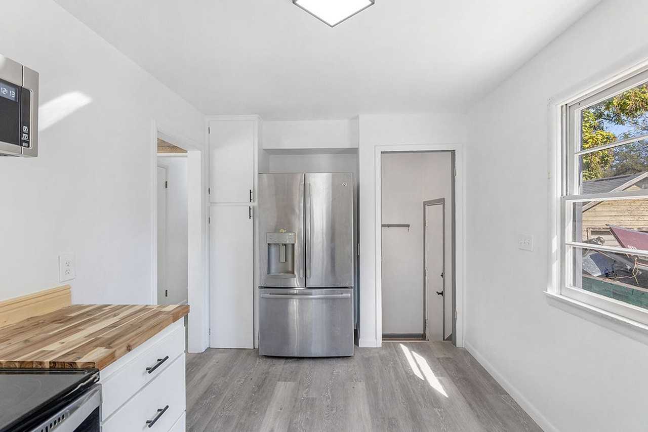 1119 E Alcott St - Photo 2 of 16