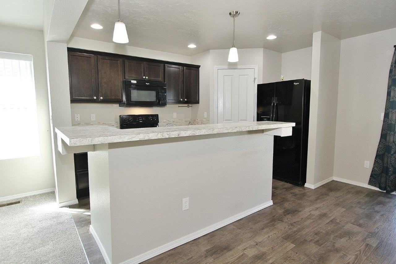 2085 N Mauve Ave - Photo 7 of 25