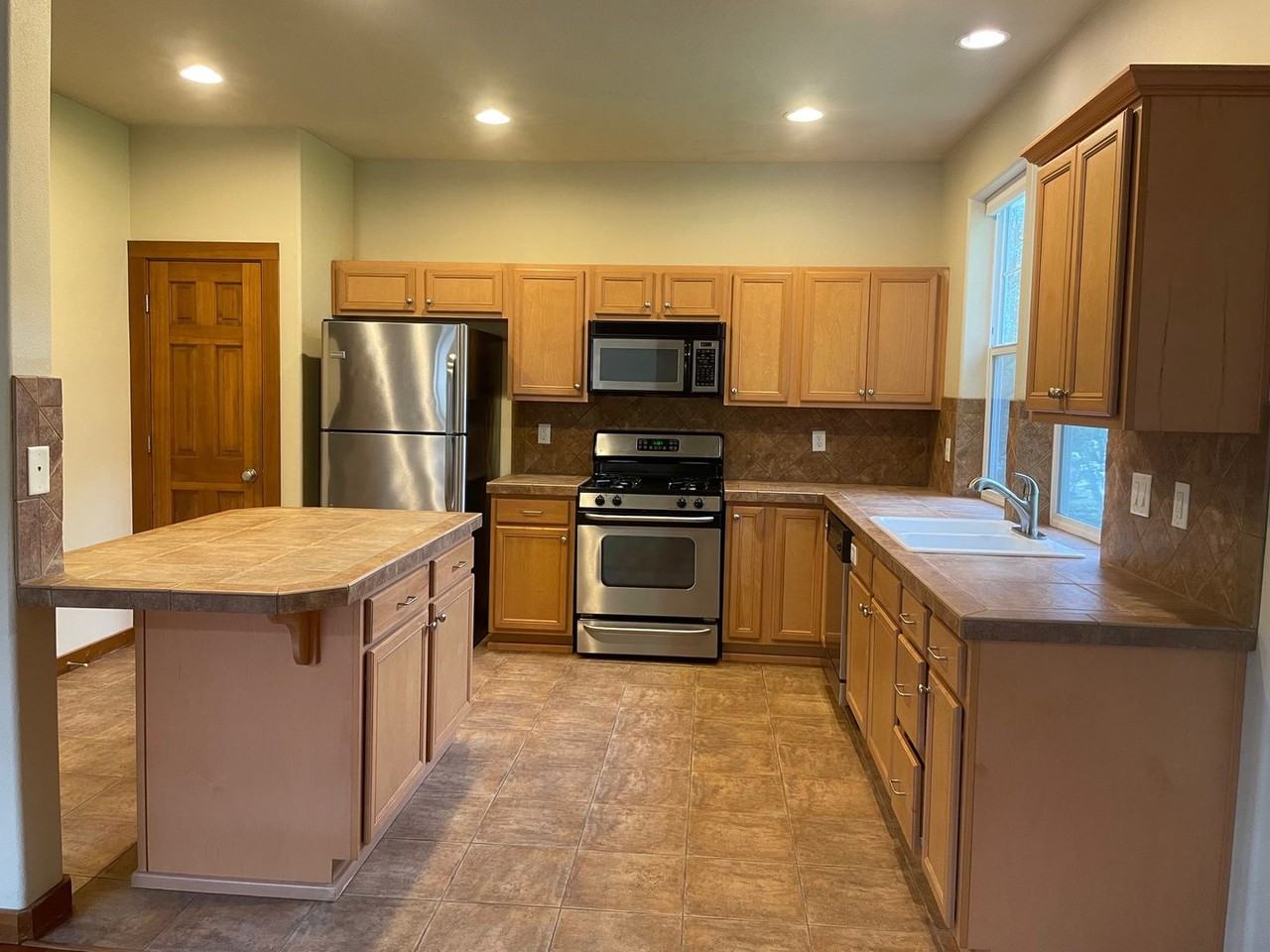 253 Sw 105th Ter - Photo 5 of 18