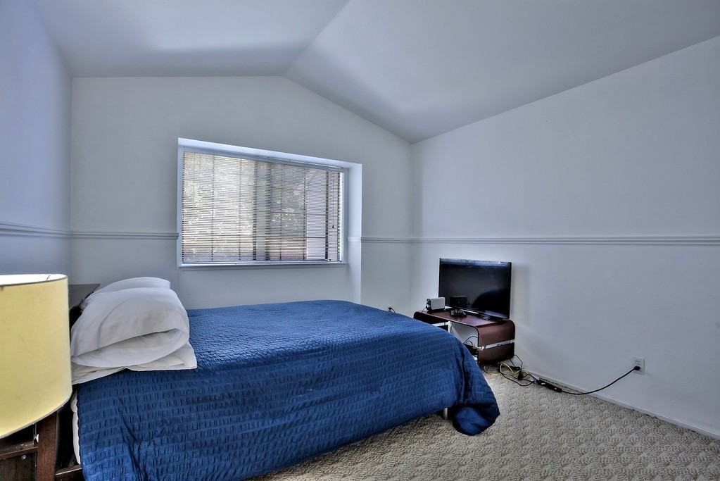 1429 Oak Hollow Ct - Photo 5 of 9